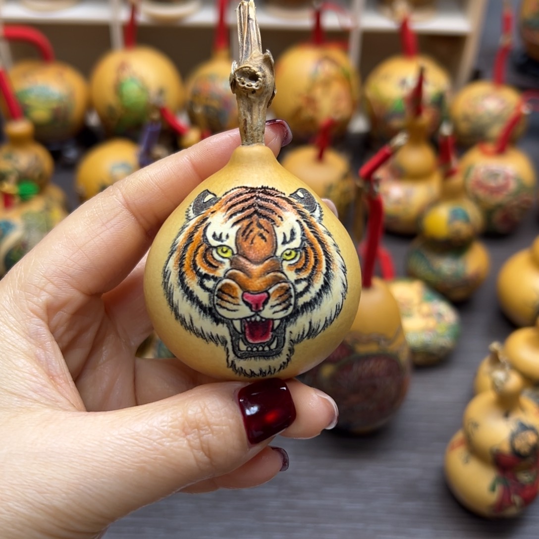 木暴***花针刺墨刻老虎头图案