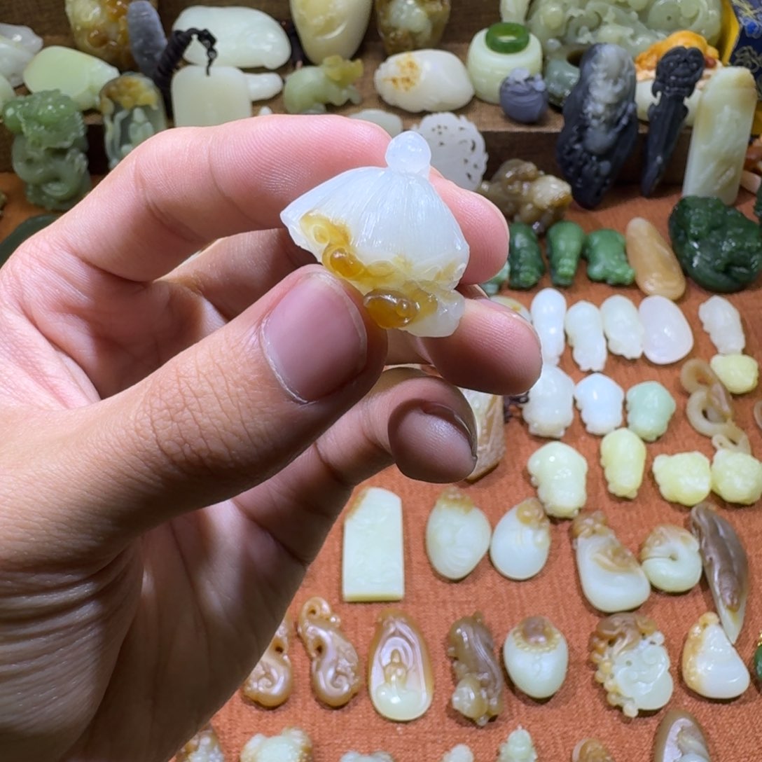 和田玉颈饰未镶嵌