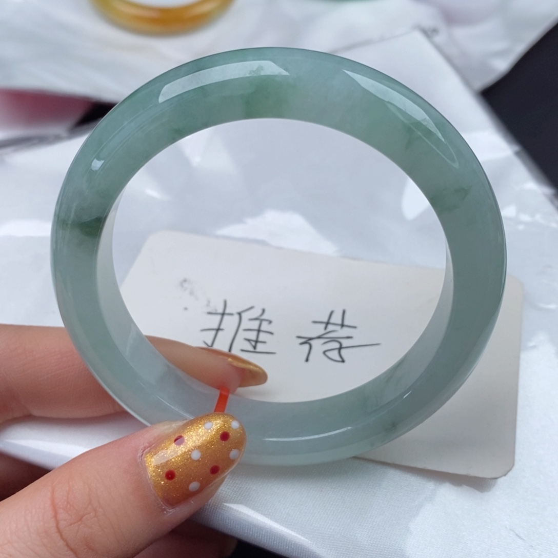 翡翠手镯未镶嵌57圈口