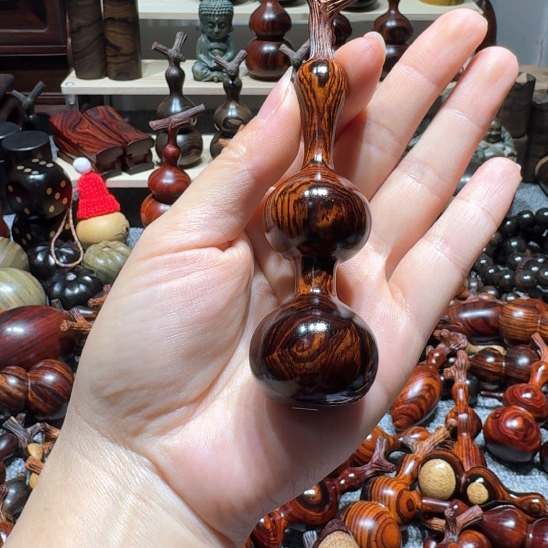 木三**.微凹黄檀葫芦葫芦