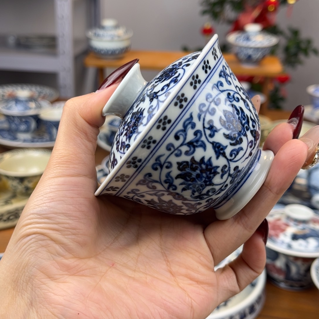 汉***z段泥微瑕缠枝莲盖碗盖碗