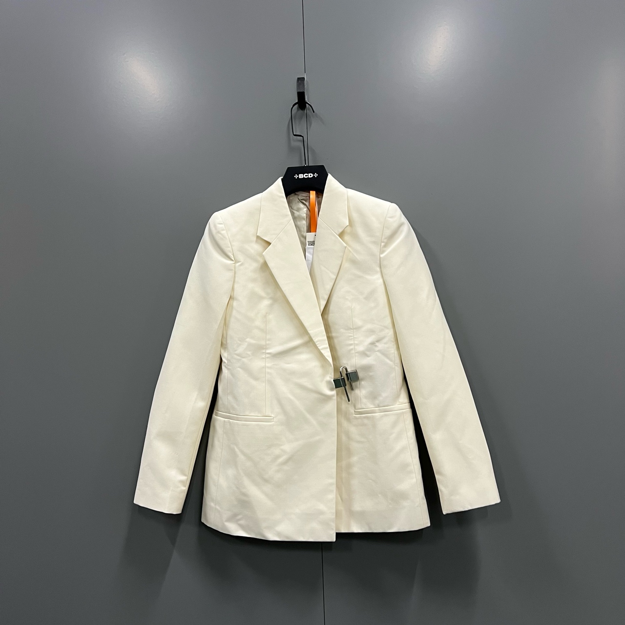 全新未使用 Givenchy/纪梵希 (ll)米色锁扣修身西服 36码mg400216
