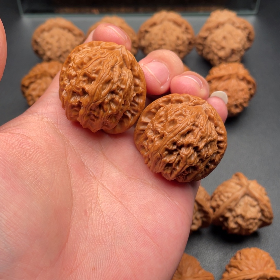 文玩核桃吊坠三角白全品无修