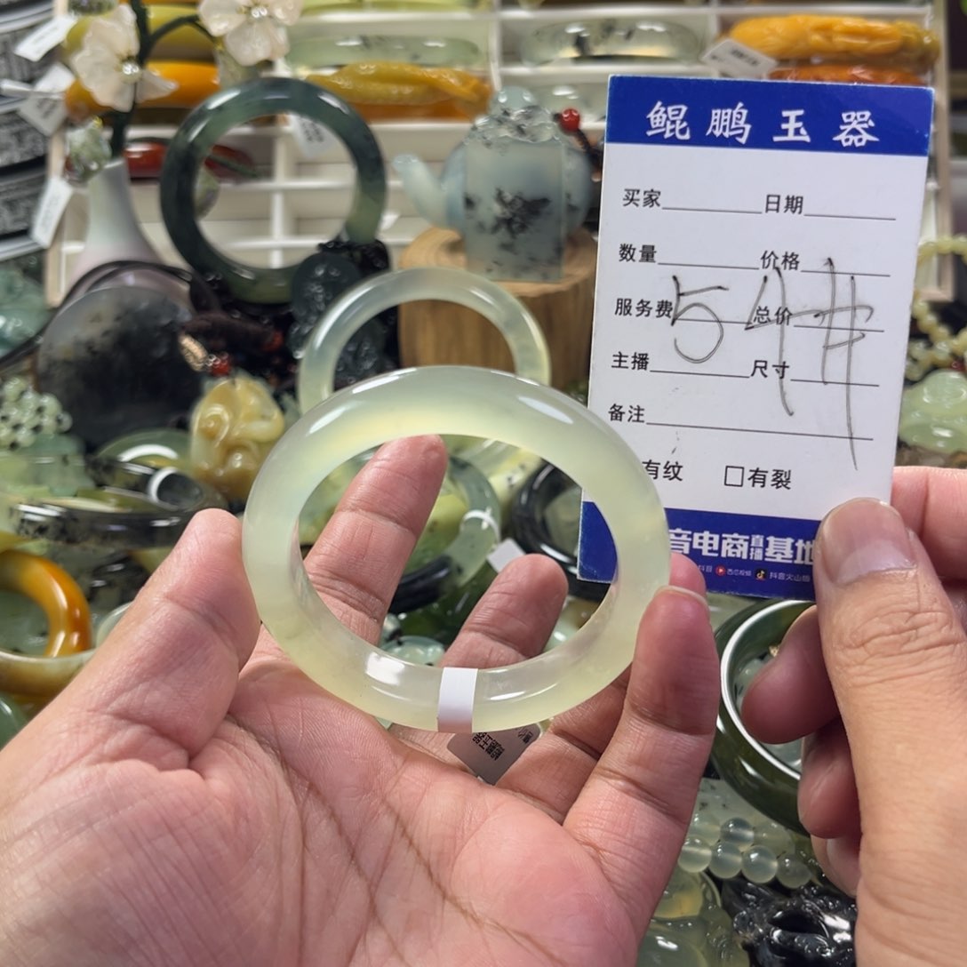 蛇纹石玉手镯未镶嵌