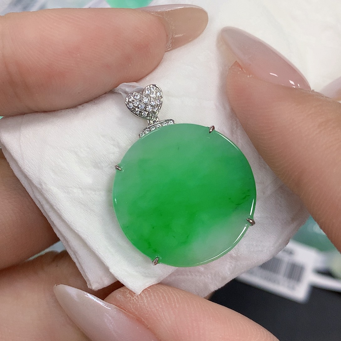 颈饰18K金镶嵌翡翠