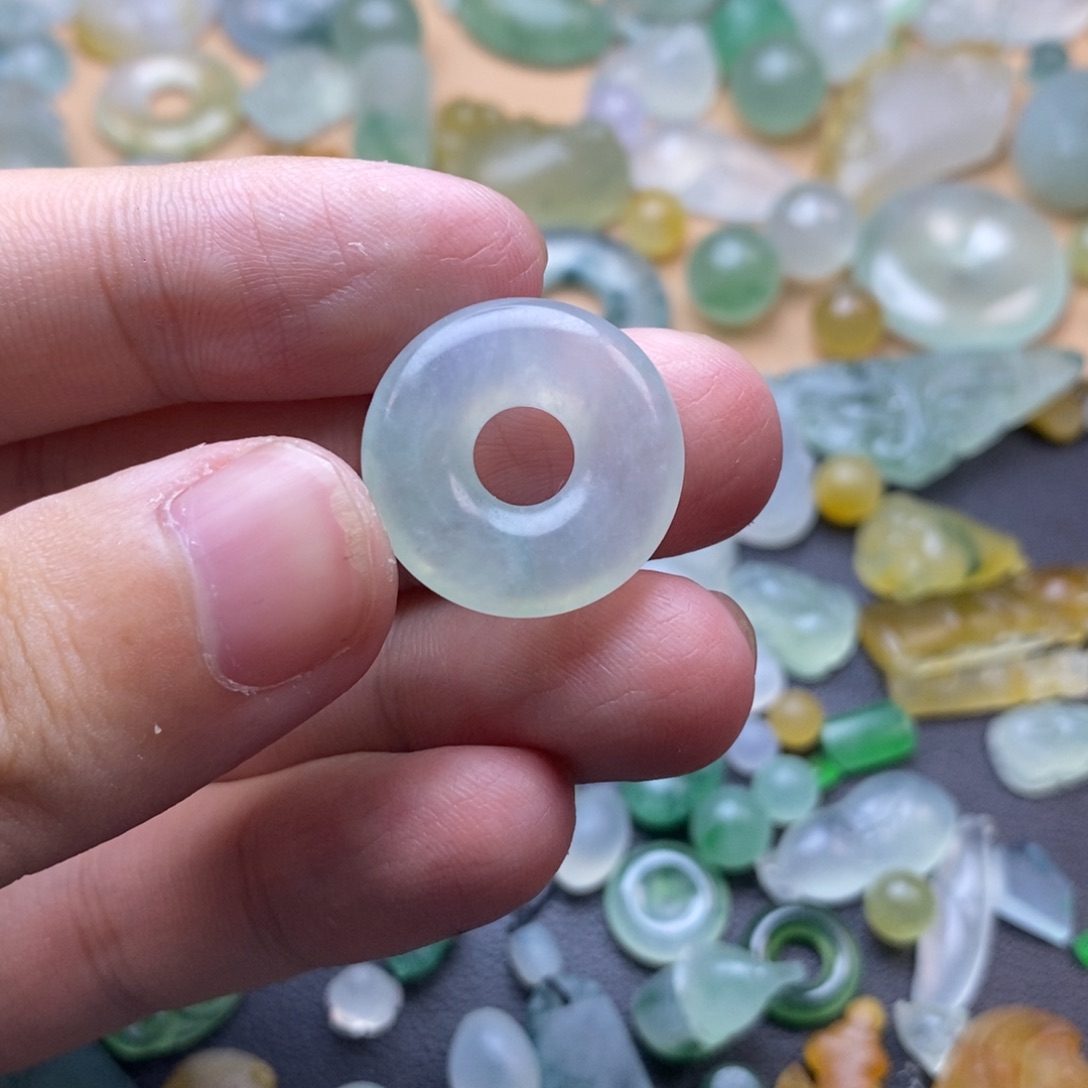 定制翡翠未镶嵌挂件