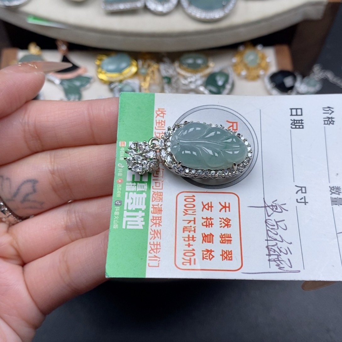 翡翠颈饰未镶嵌翡翠