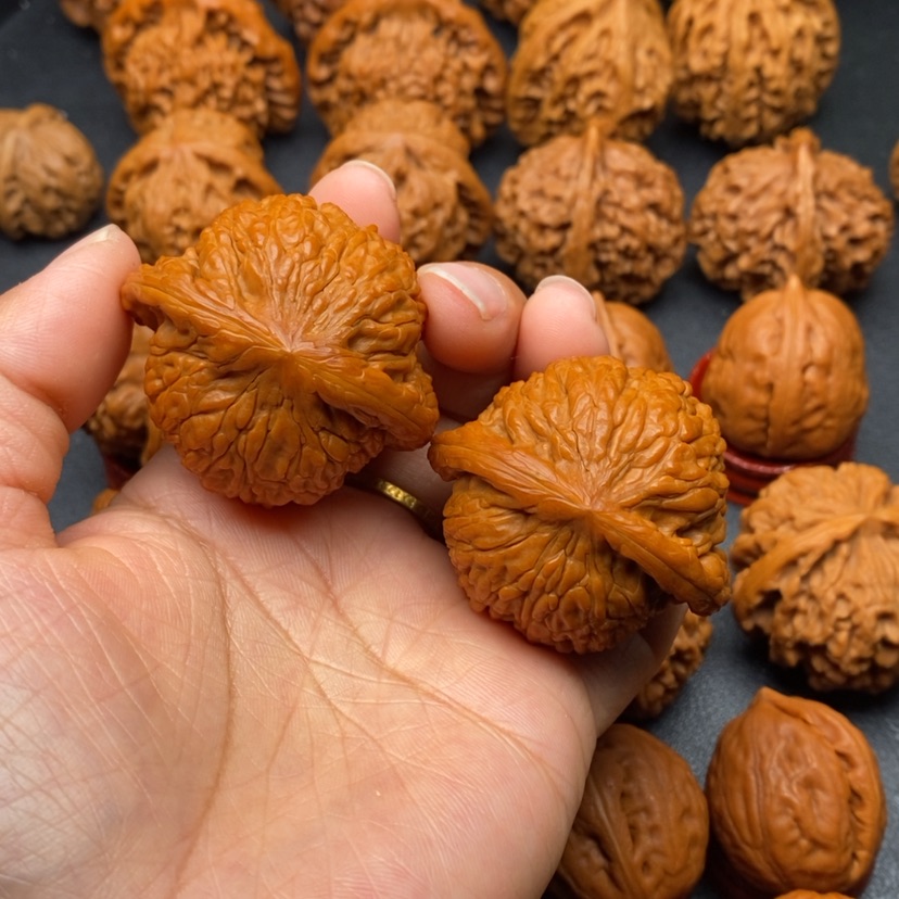 【闪购商品】文玩核桃把件44绣球