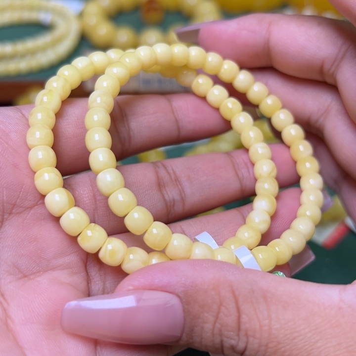 蜜蜡未镶嵌珠宝奇石多样性发其一