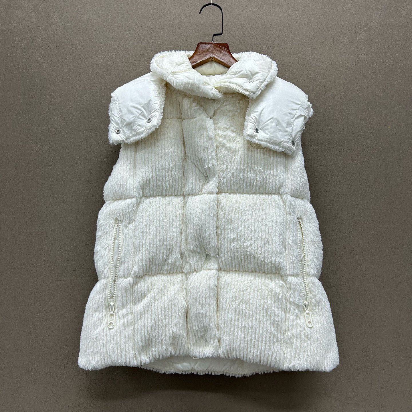 未使用 MONCLER Luzule奶白色灯芯绒羽绒马甲 ys000397
