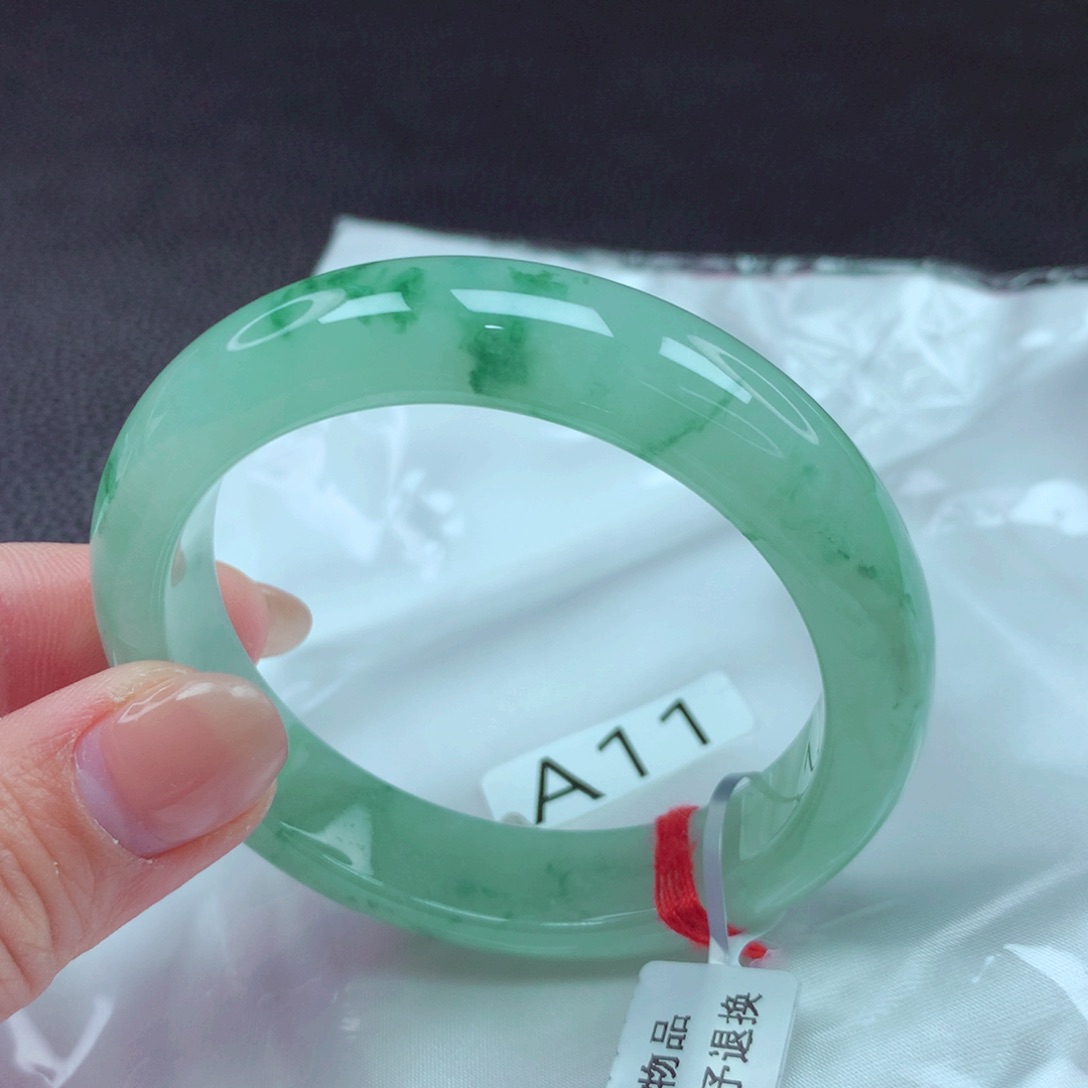 翡翠手镯未镶嵌手镯88