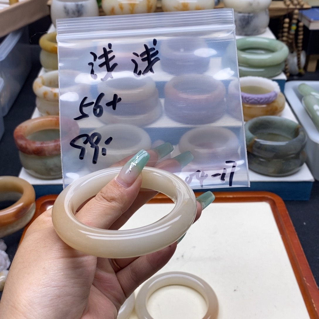 石英质玉手镯未镶嵌浅*?