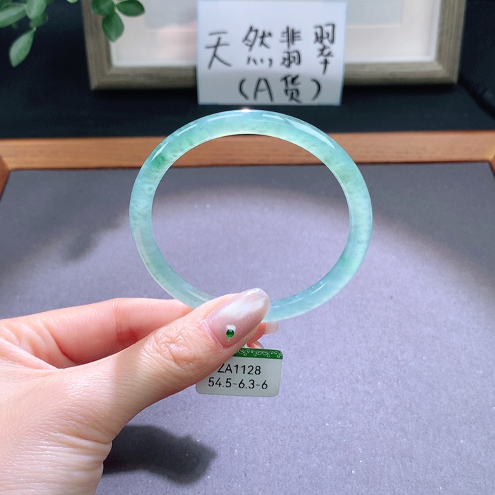 翡翠手镯未镶嵌天然翡翠手镯