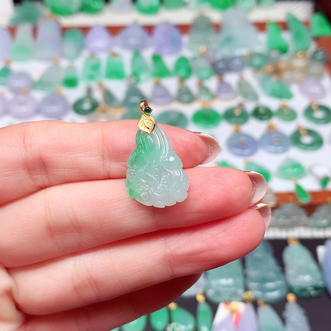 翡翠颈饰18K金镶嵌天然翡翠A货