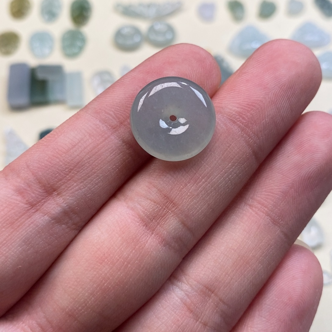 庭***饰翡翠未镶嵌颈饰平安扣