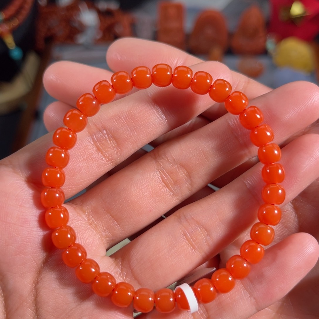 南红玛瑙滴水洞满色满肉老形手串6左右未镶嵌