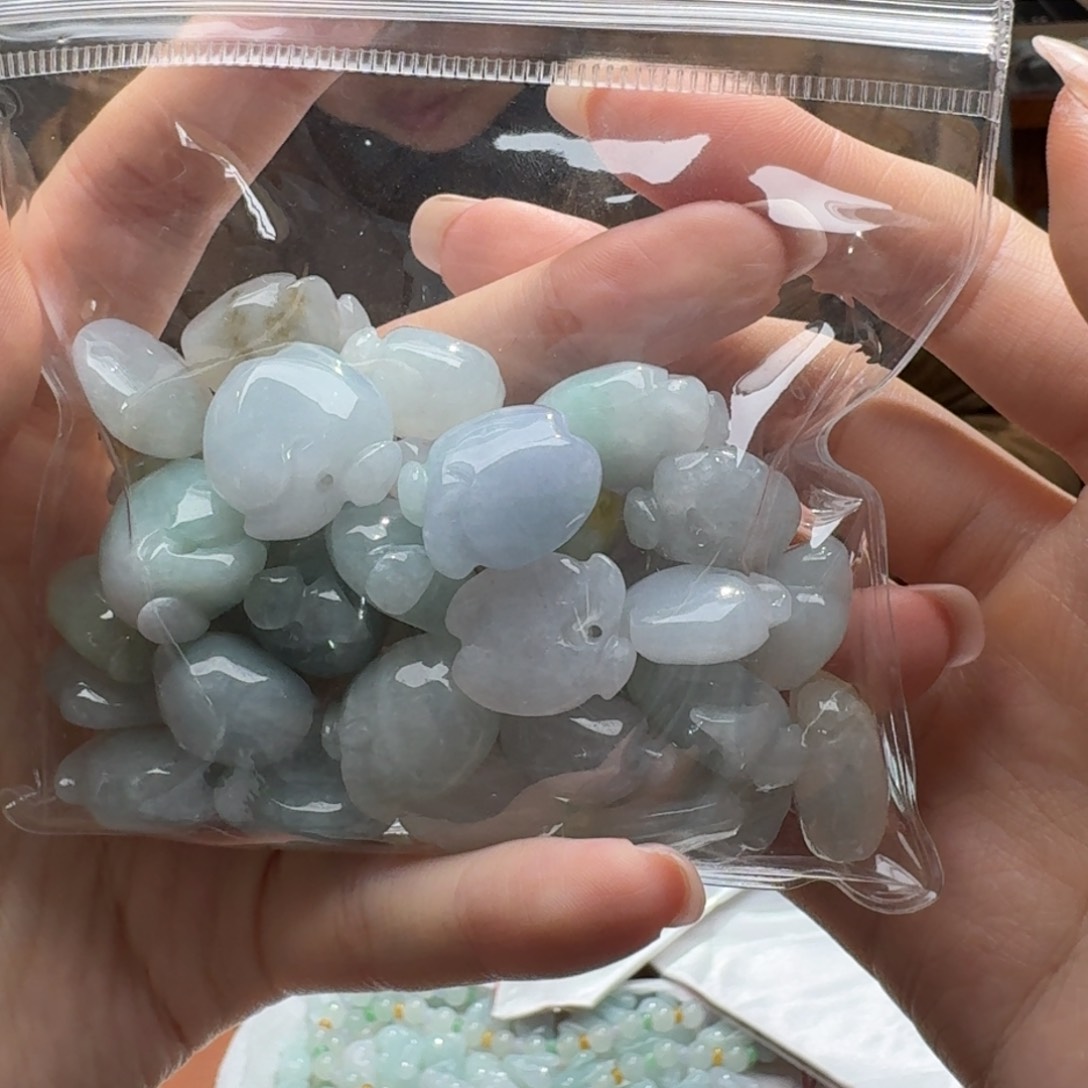 未镶嵌挂件翡翠福利1个，不包邮，拍邮费发货