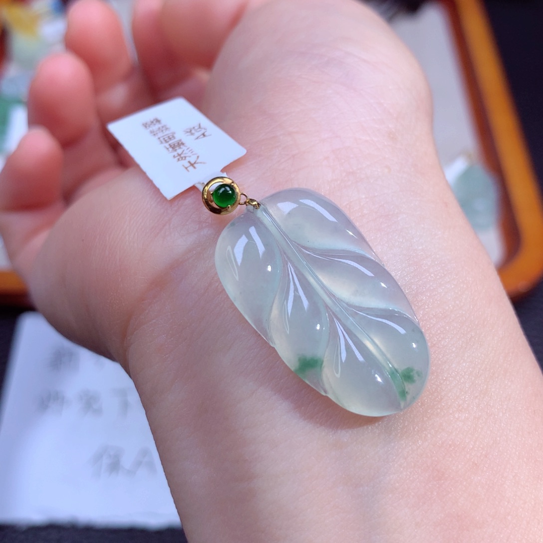 翡翠颈饰18K金镶嵌翡翠