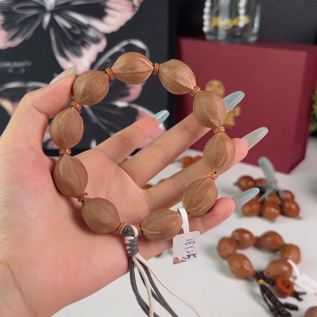 辰***N吊坠橄榄核梅林铁核1825