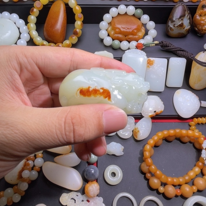 和田玉未镶嵌把件