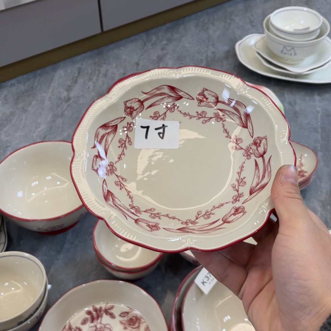 陶瓷微瑕餐具介意勿拍，满18飞！