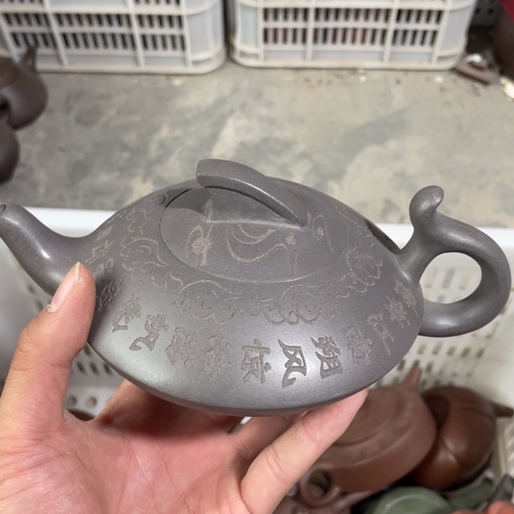 老厂紫砂壶一件。