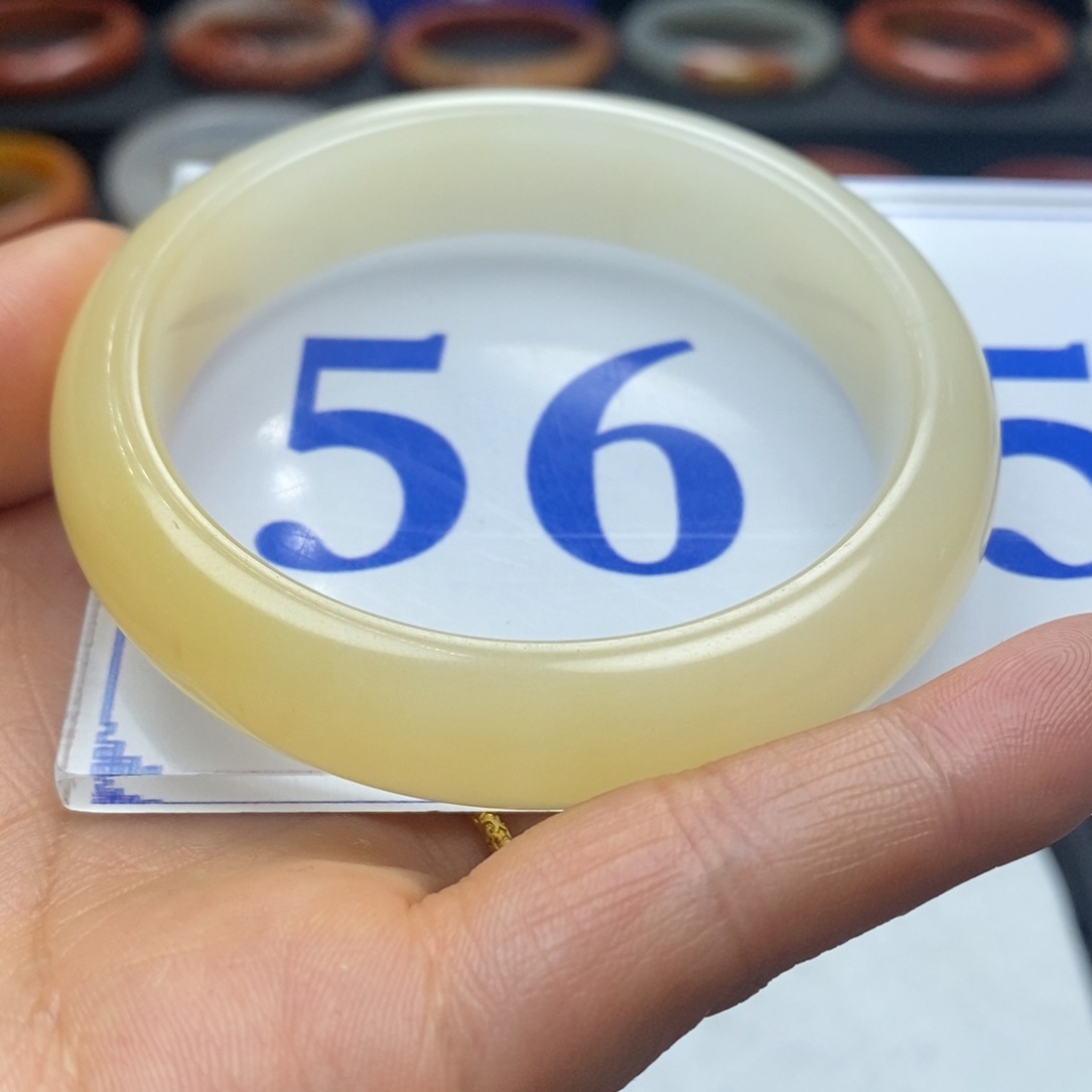 石英质玉（黄龙玉）手镯未镶嵌