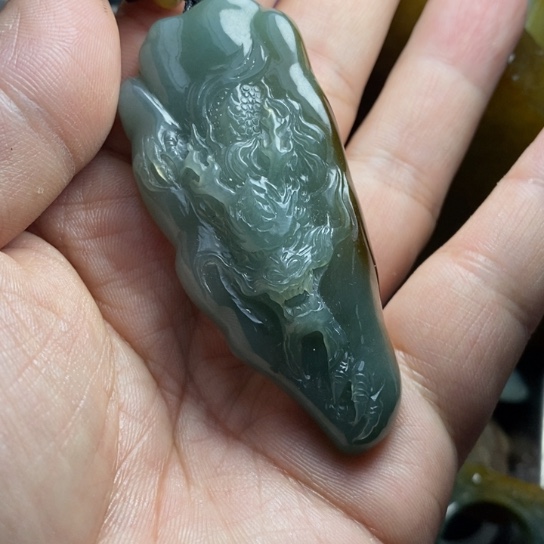 翡翠颈饰未镶嵌焱龙