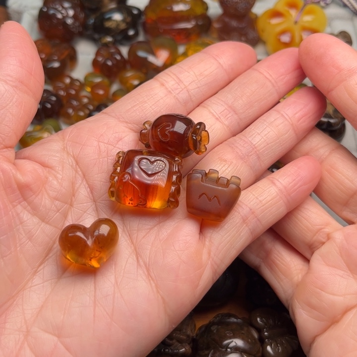 琥珀未镶嵌颈饰缅珀特价