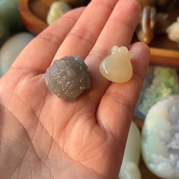 颈饰未镶嵌和田玉子*