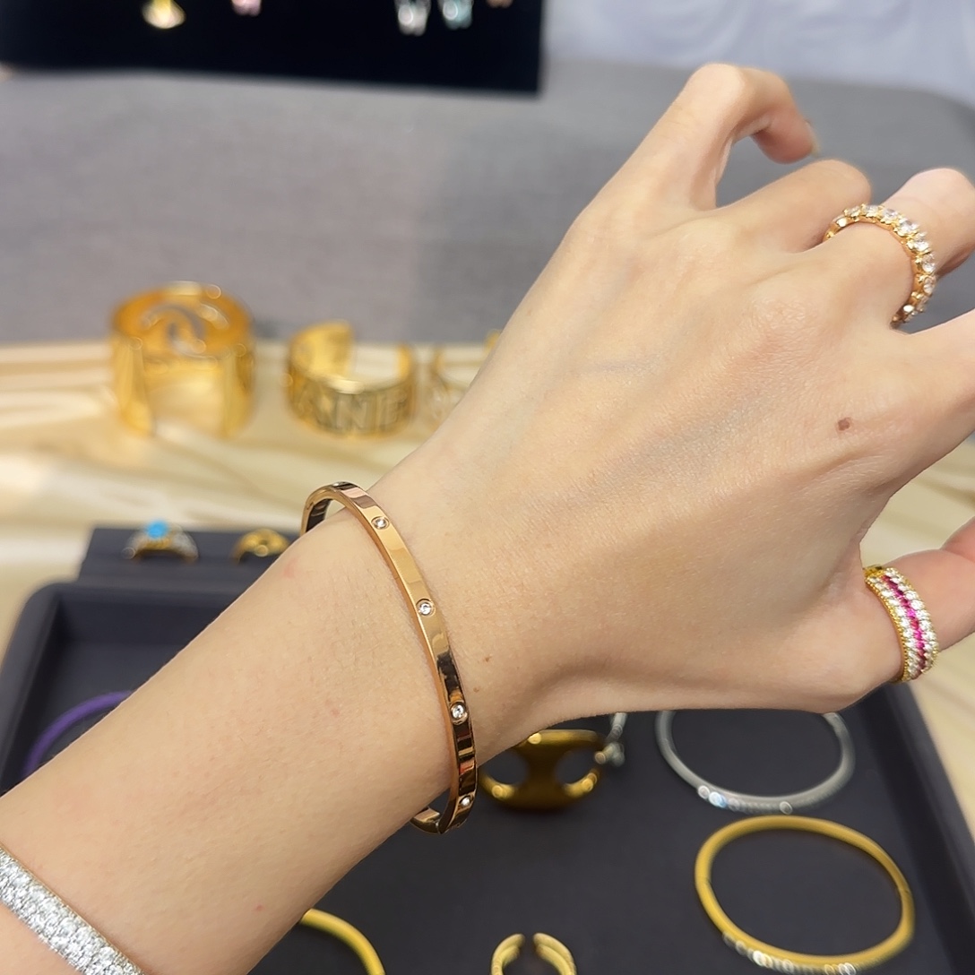 钛钢玫瑰金手镯手镯