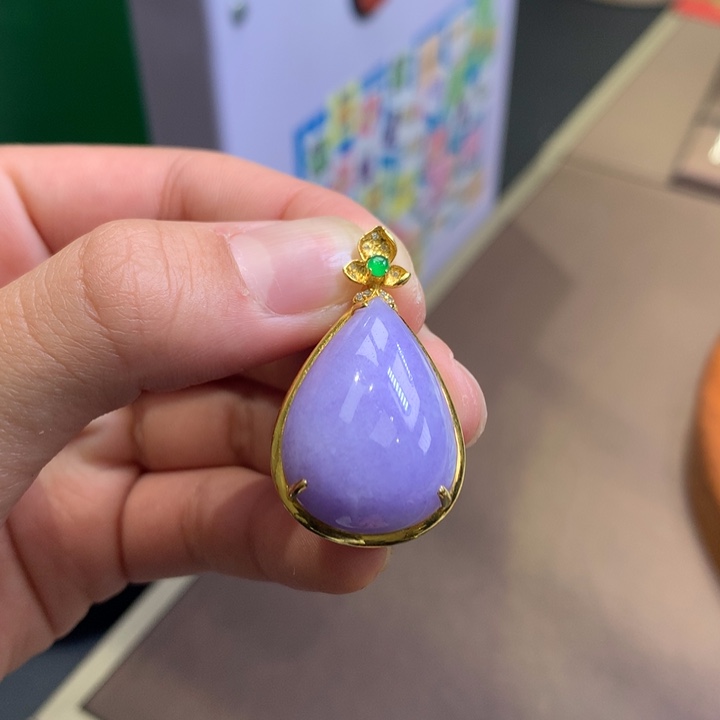 翡翠18K金镶嵌颈饰翡翠