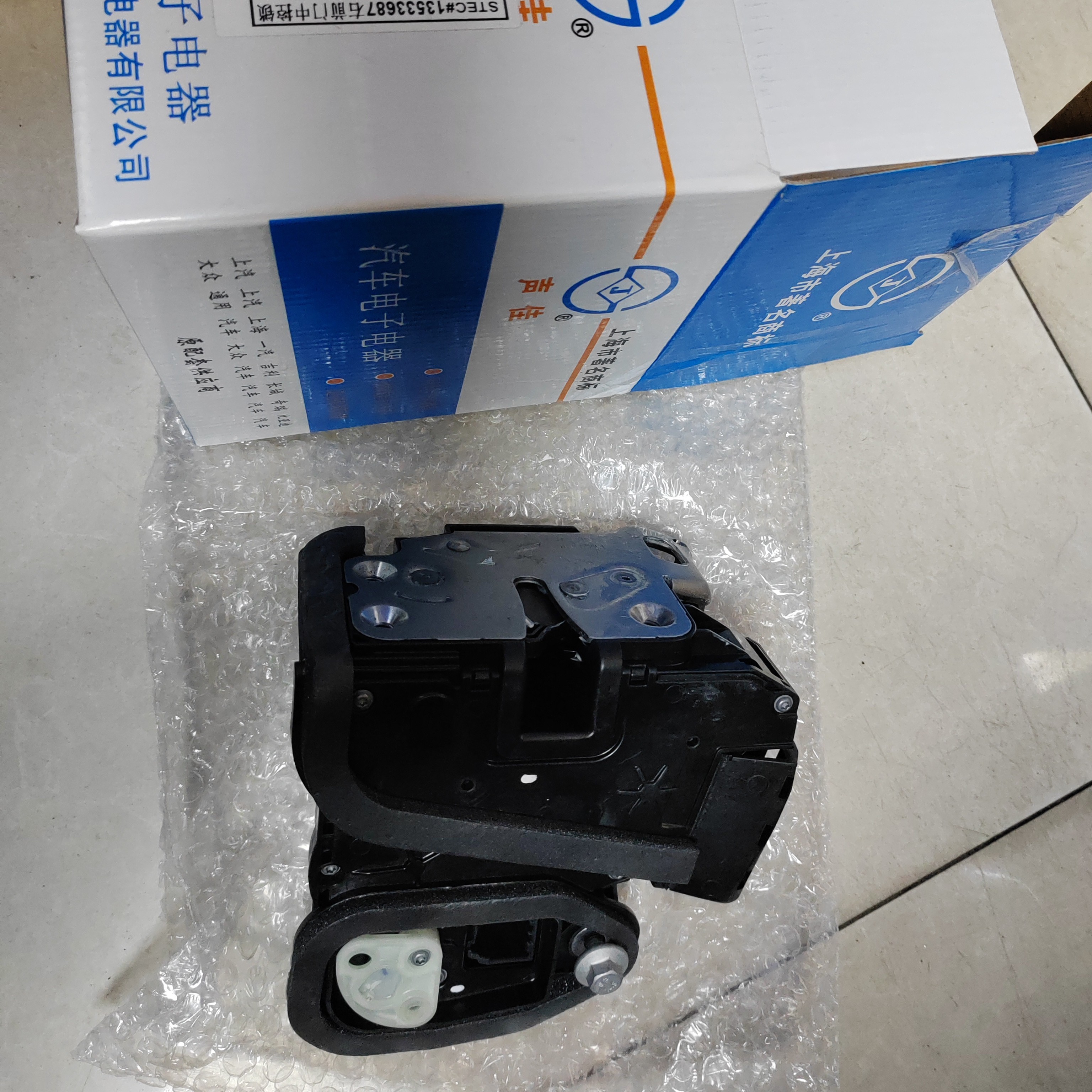 右前车门锁块，凯迪拉克XT5别克昂科威
