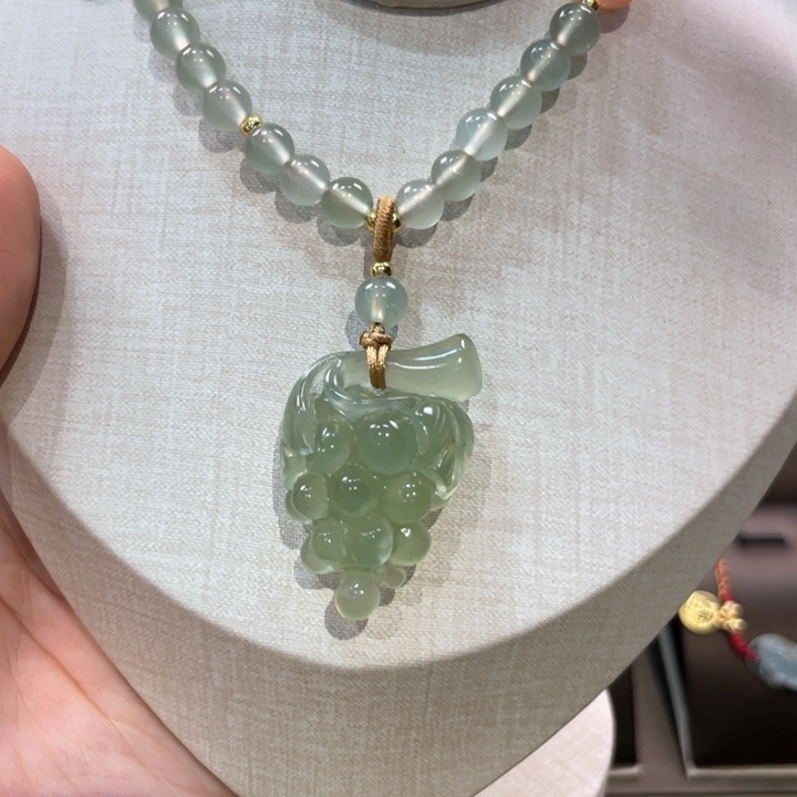 蛇纹石玉颈饰未镶嵌