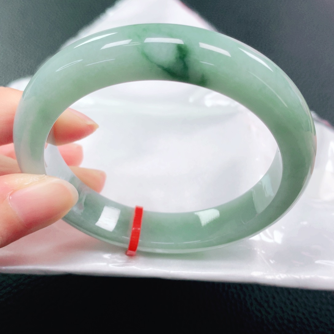 翡翠手镯未镶嵌56圈