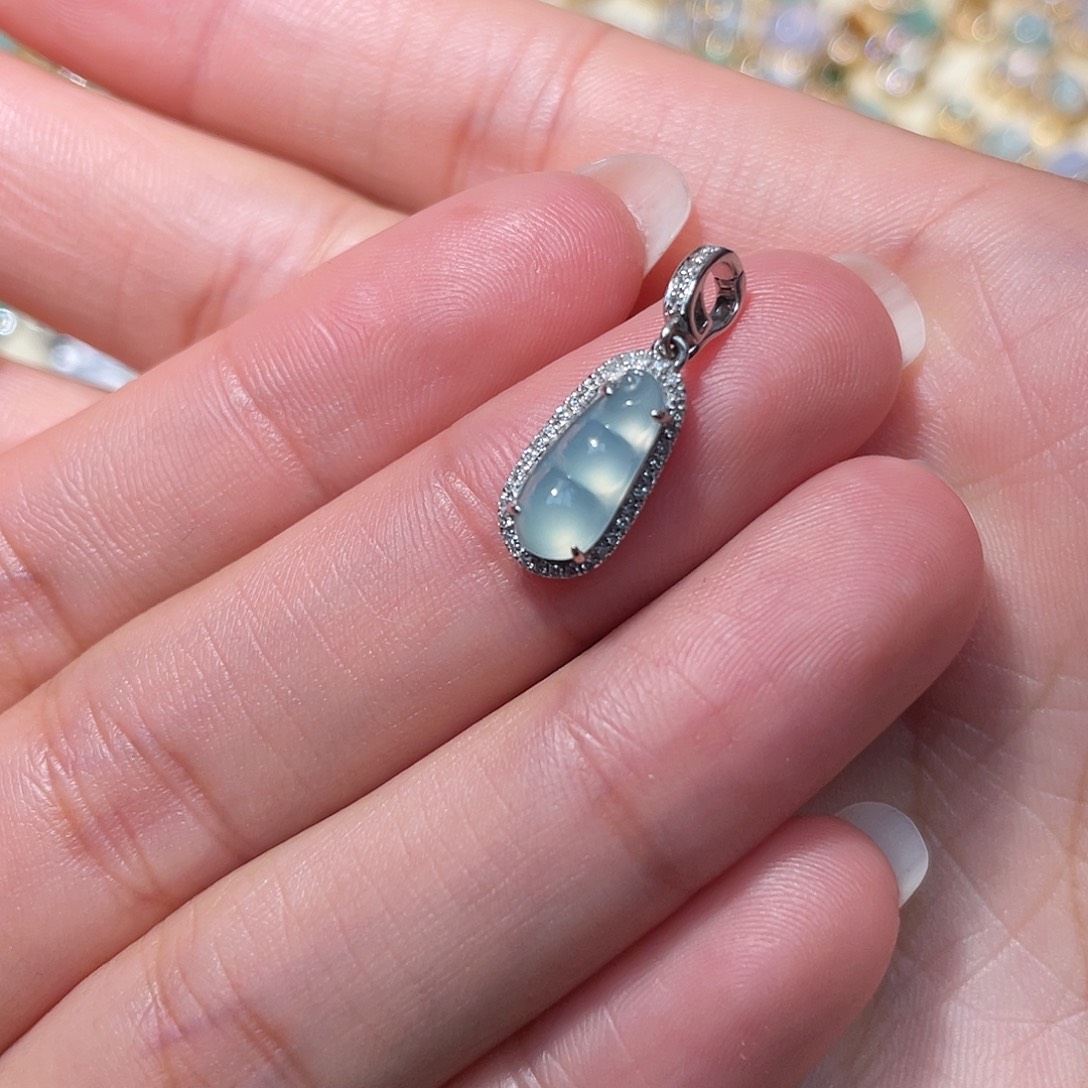 翡翠吊坠(不含链)18K金镶嵌