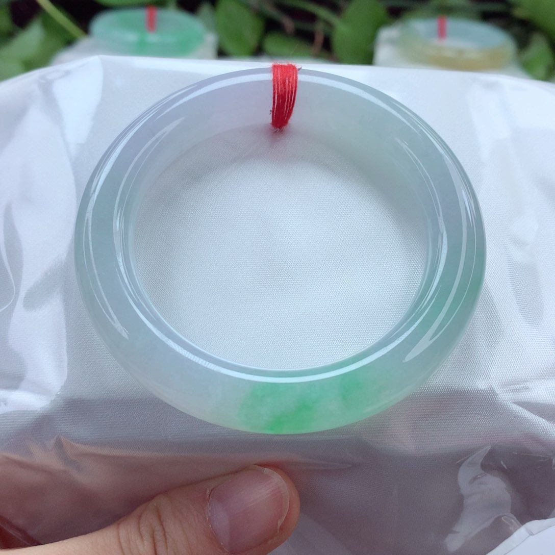 翡翠手镯（圆镯）未镶嵌53.7圈 高贵优雅。小小推荐