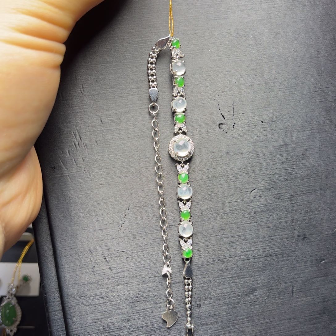 翡翠手链未镶嵌翡翠手链