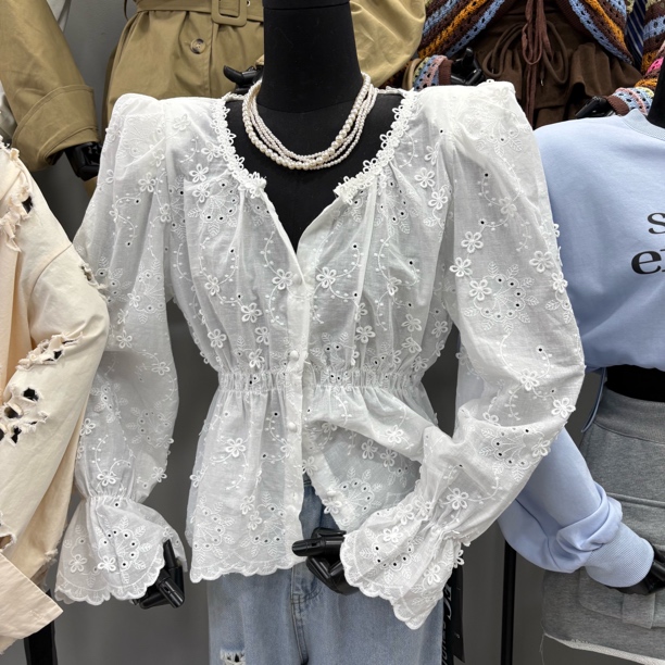 夏季新款法式绣花重工蕾丝V领泡泡袖气质衬衫8816