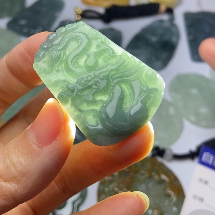 翡翠未镶嵌项圈翡翠