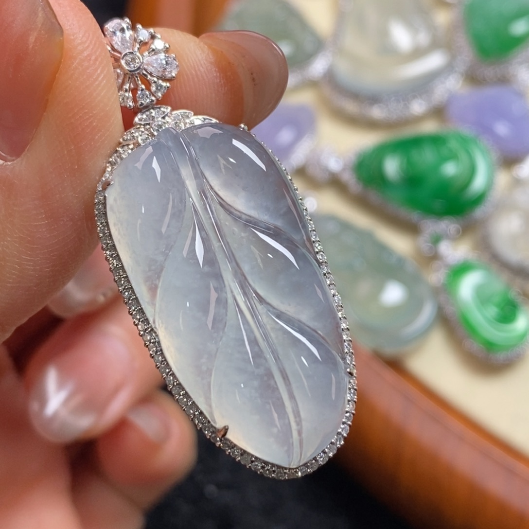 翡翠吊坠(赠链)18K金镶嵌