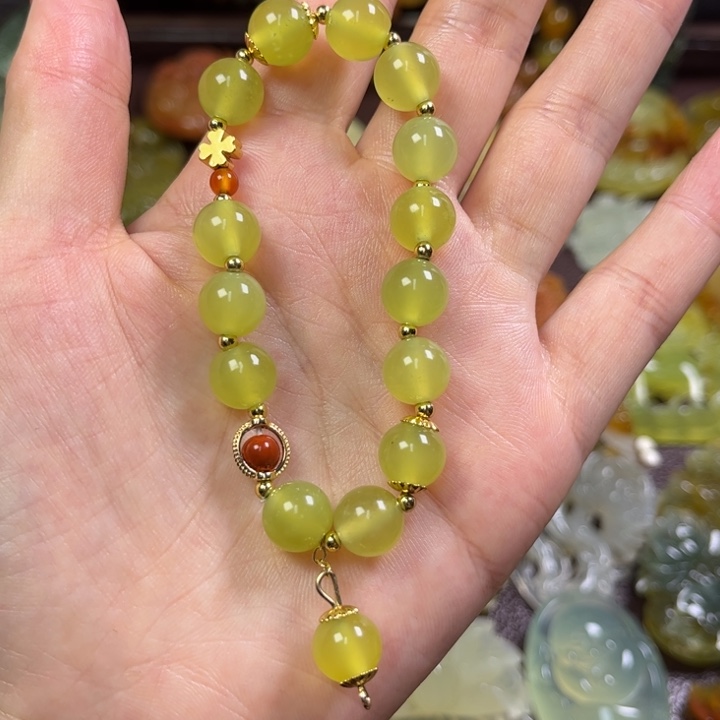 蛇纹石玉颈饰未镶嵌