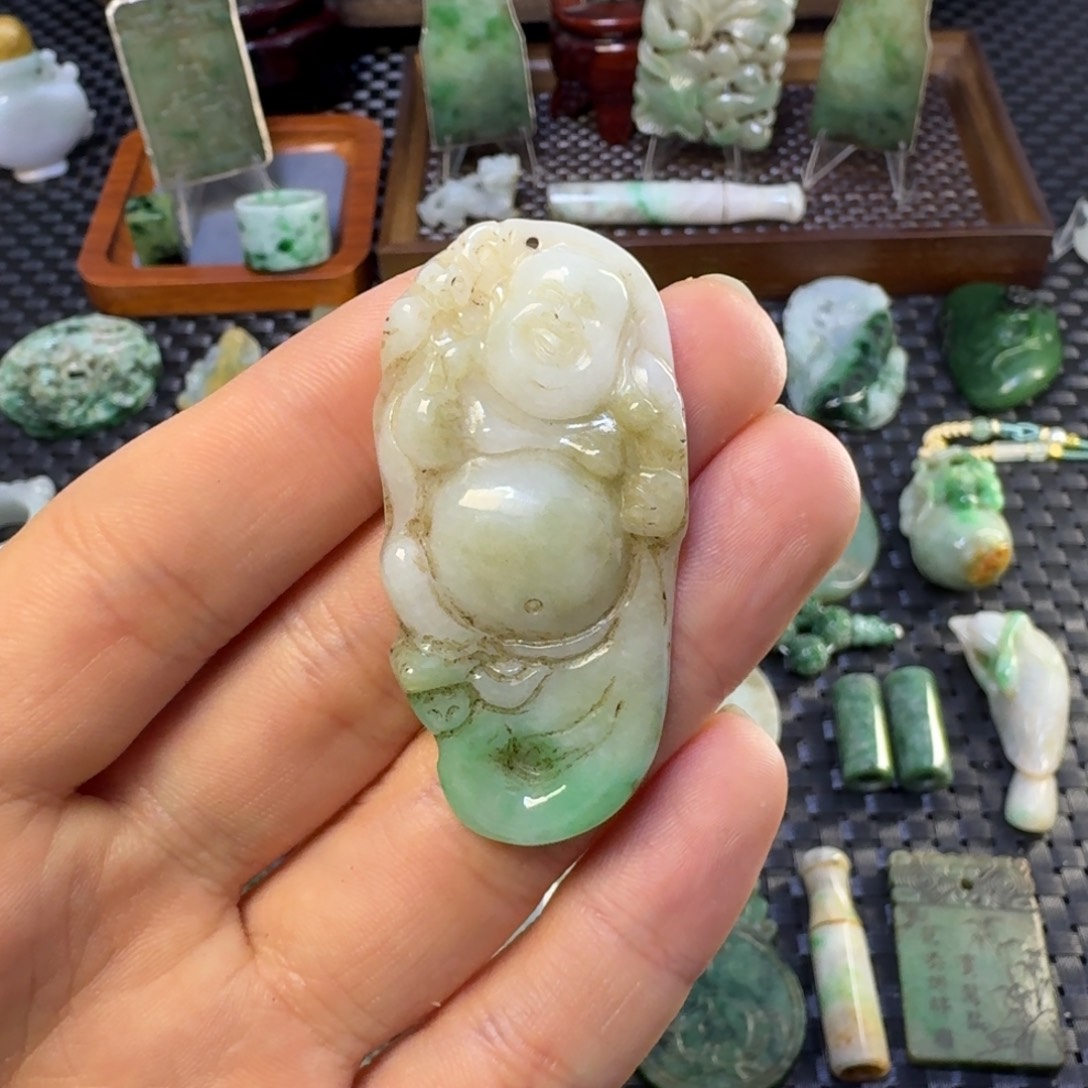 翡翠颈饰未镶嵌翡翠颈饰未镶嵌..