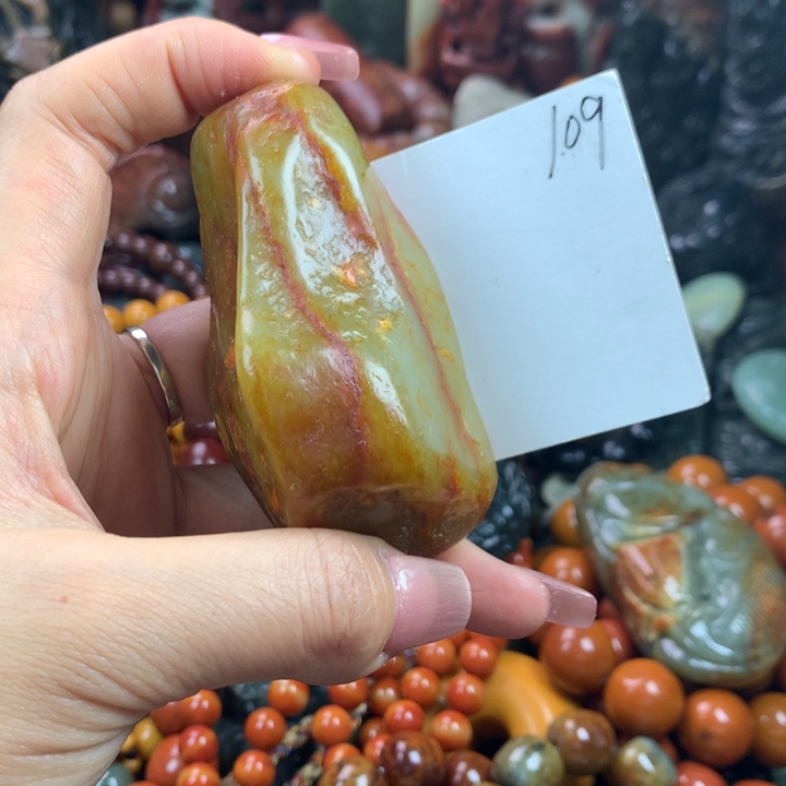 透闪石质玉未镶嵌珠宝奇石