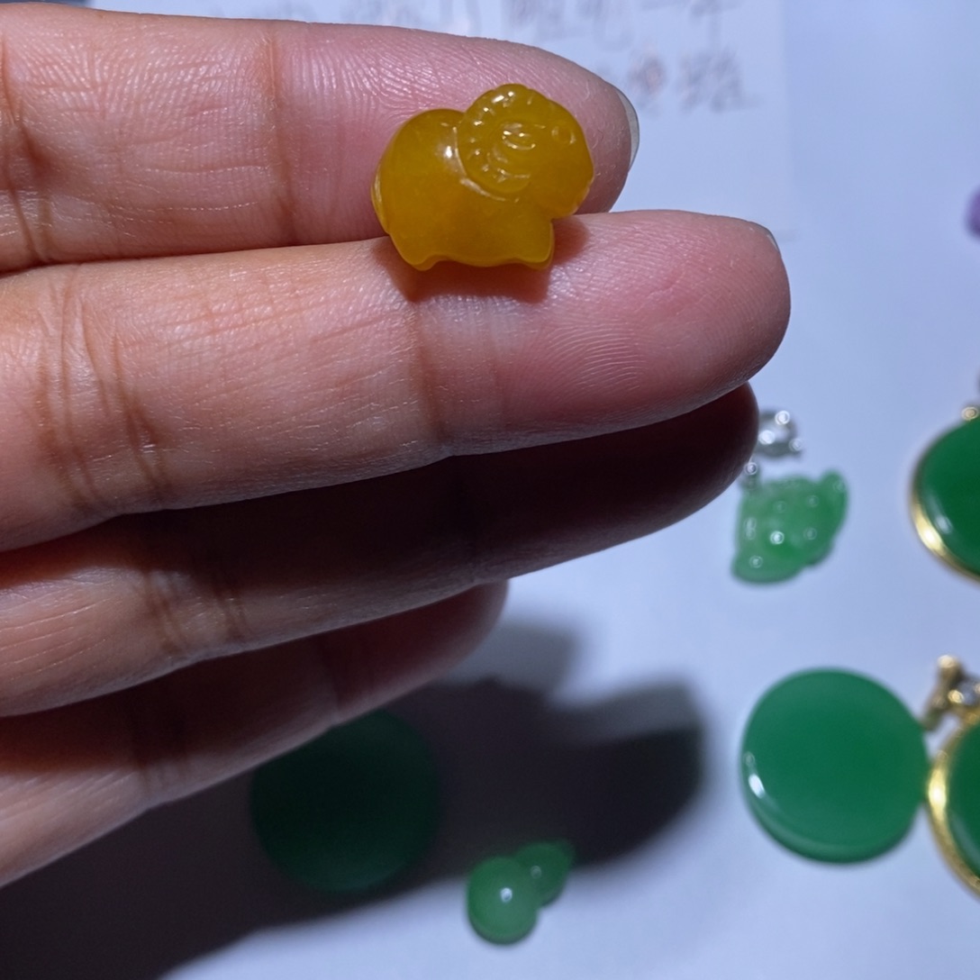 颈饰未镶嵌翡翠华*