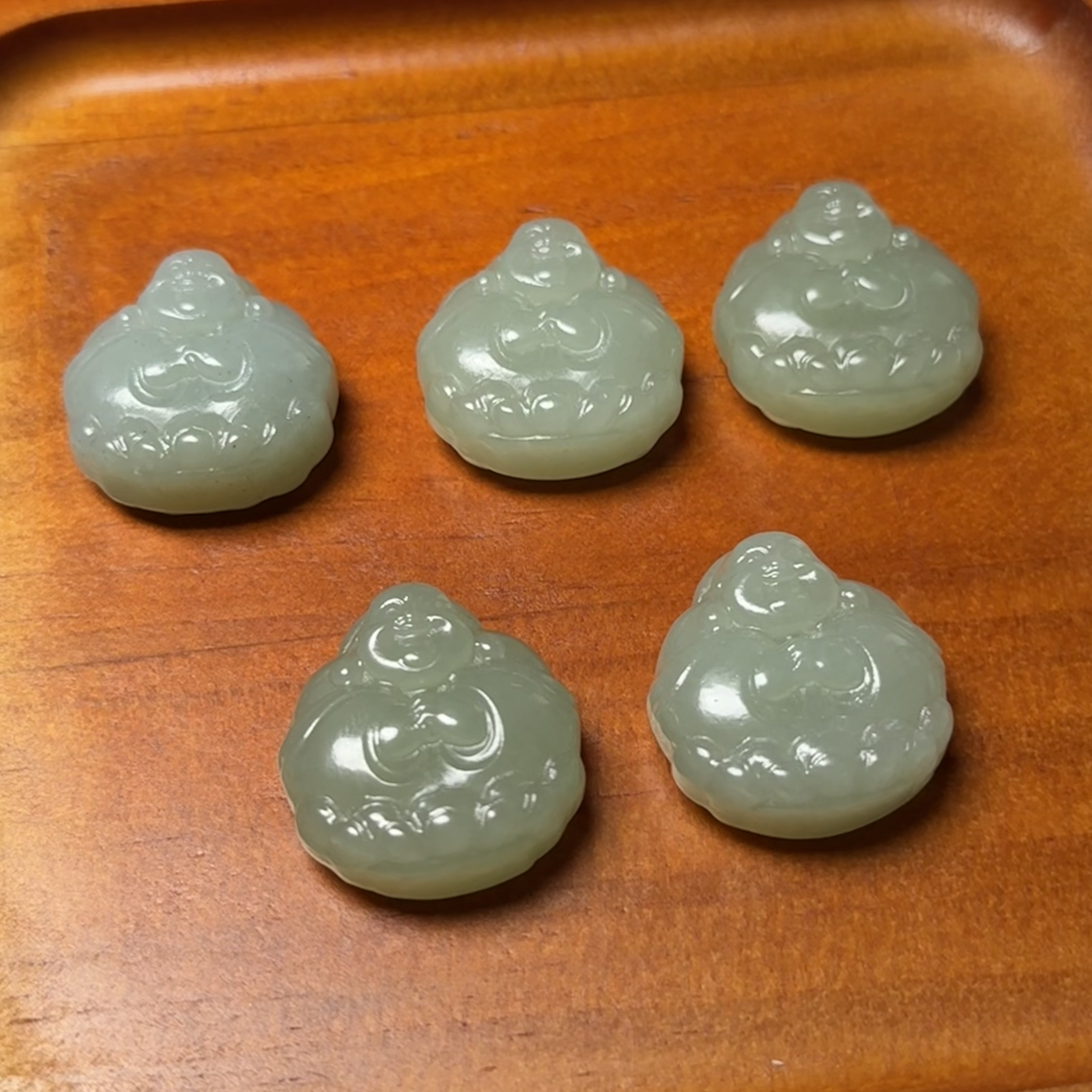 抱抱佛，双面雕工新疆料和田玉拍一发一