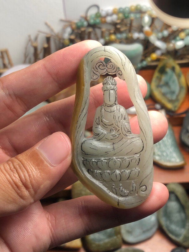 缅甸天然翡翠A货 定制镂空观音