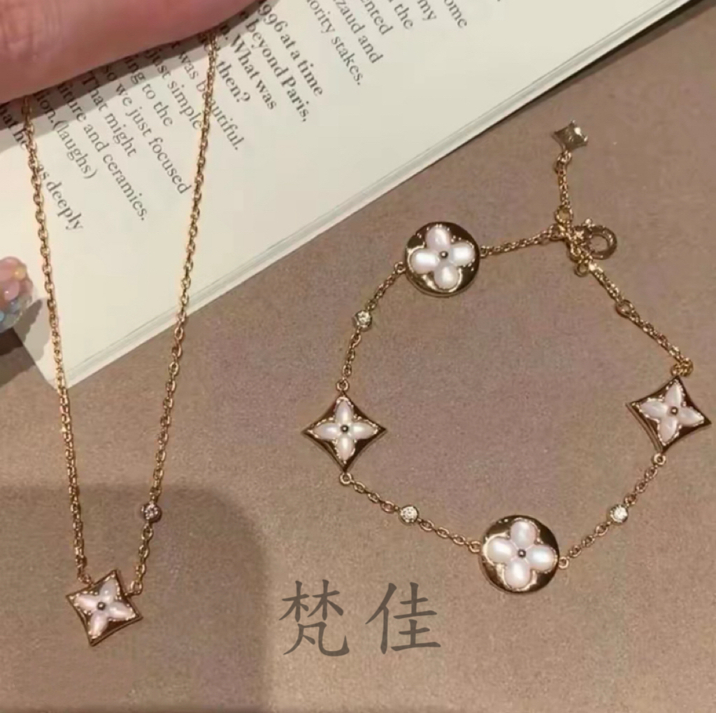 合金石英石手链 驴家轻奢金色百搭铜合金女四叶草饰品小众首饰