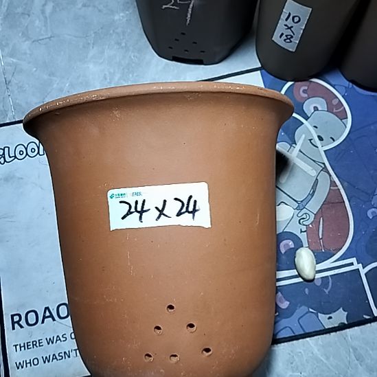 紫砂红泥特大金钟一个