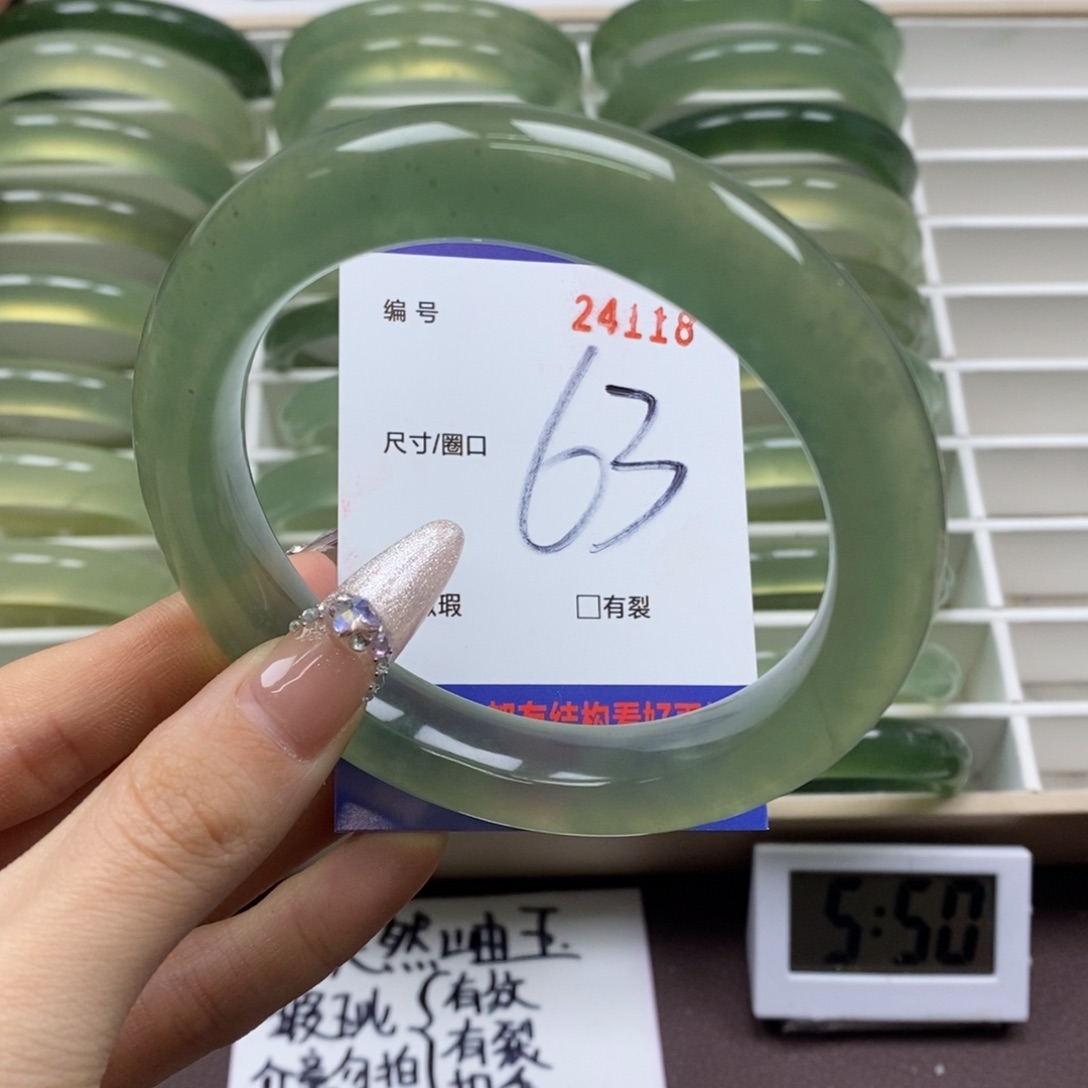 蛇纹石玉手镯未镶嵌